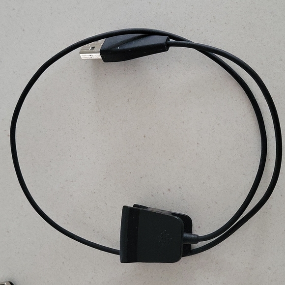 Fitbit band Alta HR small NWT + Charger - Picture 4 of 5